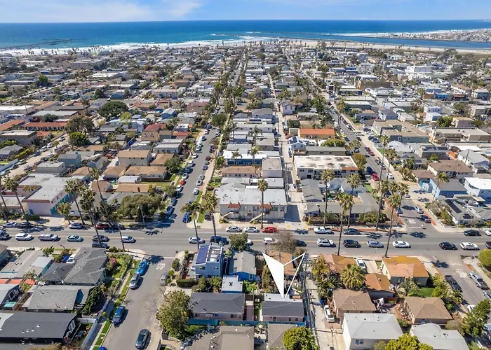 Beach Bungalow Perfection - Private Patios, Bbq Walk2Beach & Pet Friendly!