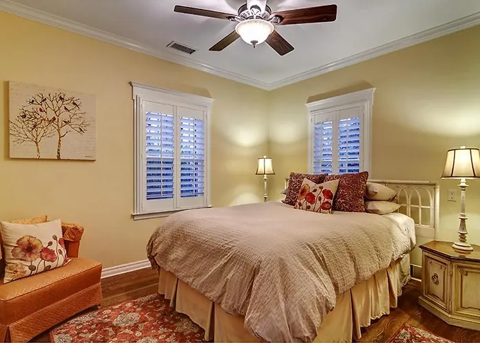 City Center Hillcrest Bungalow Vacation Rental